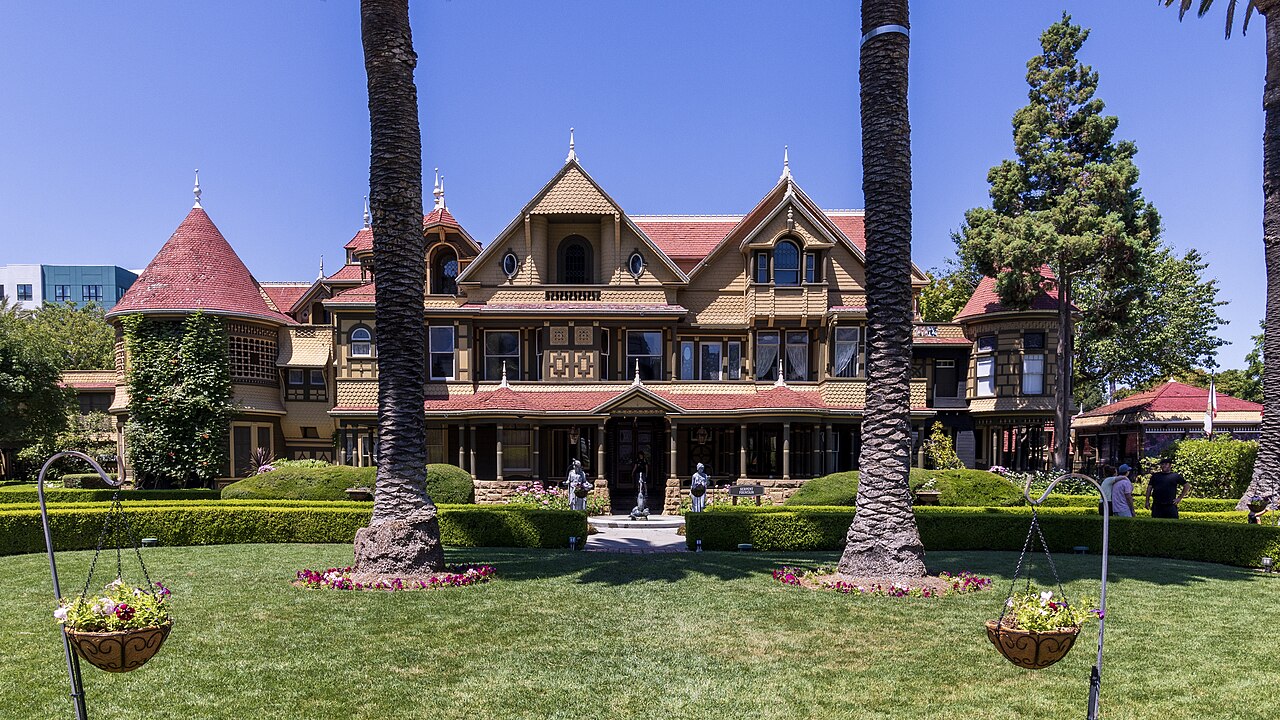 Winchester Mystery House — San Jose, CA (1884–1922)
