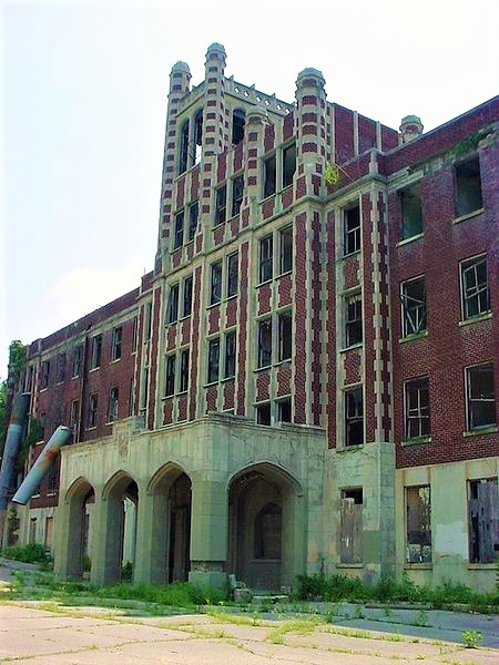 The tall brick Waverly Hills Sanatorium building with arched entrances